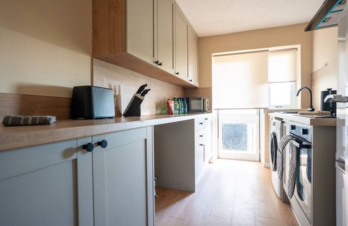 Douglas and Angus Apartment | Cozy Dundee Hideaway | 2BR | Perfect for Groups