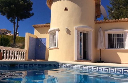 Pedreguer Villa | Detached 3 bedroom 2 bathroom villa with private south facing pool.