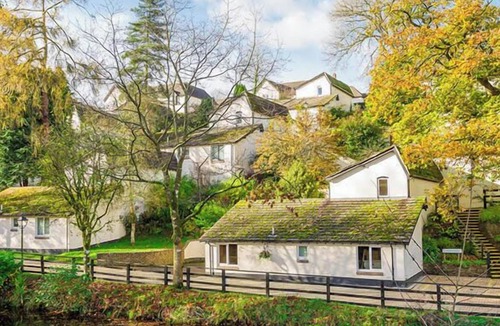 Black Torrington Villa | Devon | Relaxing Country Retreat | Pool + Sauna
