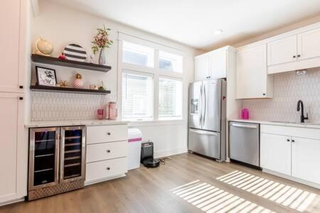 Cleveland Park House | Disco Dollhouse - East Nashville + 2 8 mi Downtown
