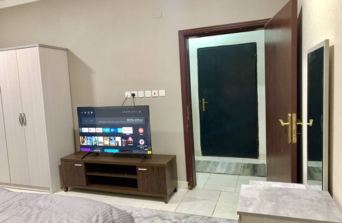 Riyadh Apartment | Double room with private bathroom, separate entrance and self-entry