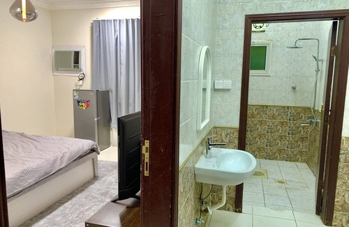 Riyadh Apartment | Double room with private bathroom, separate entrance and self-entry