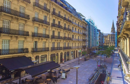 San Sebastian Centro Apartment | Downtown Apartment Desing