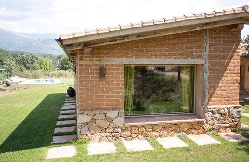 Villanueva De La Vera House | Ecological house in La Vera