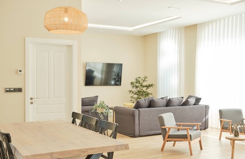 O Gallardo House | Elegant Family House p/10 (Garden/Parking/Wifi)