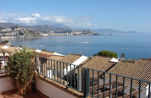 Almunecar House | Excellent house facing the sea in urbanization with community pool