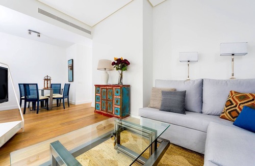 Santa Cruz Apartment | Exclusive 2 bedrooms apartment near the Cathedral in Santa Cruz Quarter. Mateos Gago II