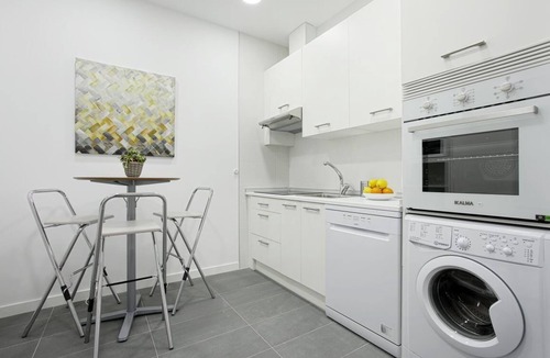 Palos de la Frontera Apartment | Exclusive 3BR Apartment Near Retiro Park. Reina Sofia II