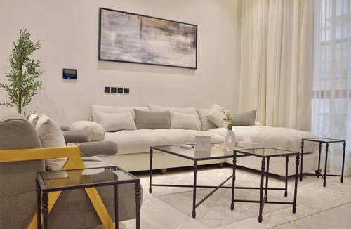 Riyadh Apartment | F1 Stylish Stay Near Airport + Gym & Pool Access