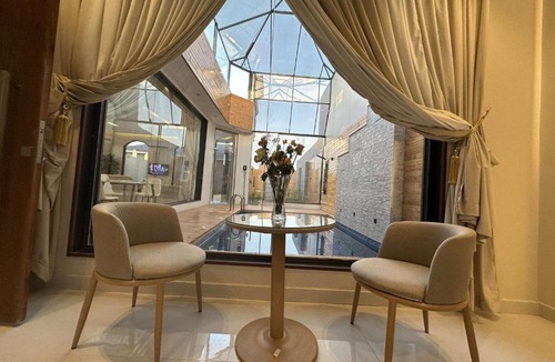 Al Hawiyah Ski Chalet | Four Flowers