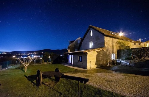 Ponte Caldelas Cottage | Full rental house for 8-10 people, ideal for families with pets.