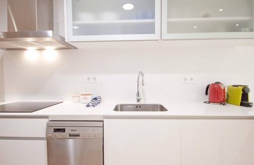 Centro Apartment | Great modern 1bd apartment with balcony and lift in Gran Via