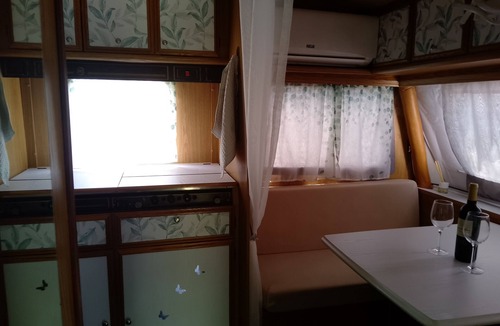 Gaianes House | guest caravan with pool