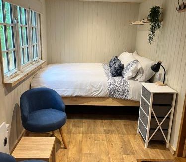 Plumpton Green Cabin | Half Moon Shepherds Huts