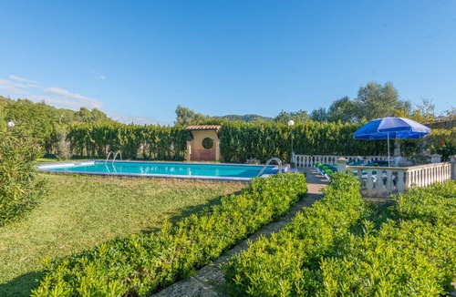 Crestatx House | Hibiscus