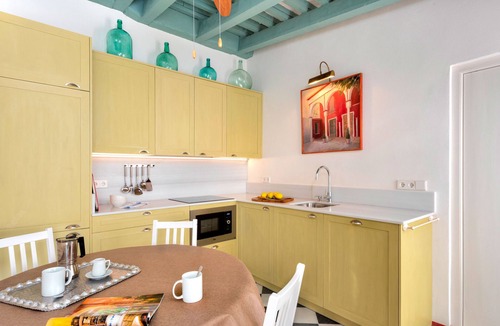 Santa Cruz Apartment | Historical House Overlooking Gardens of Alcazar Palace
