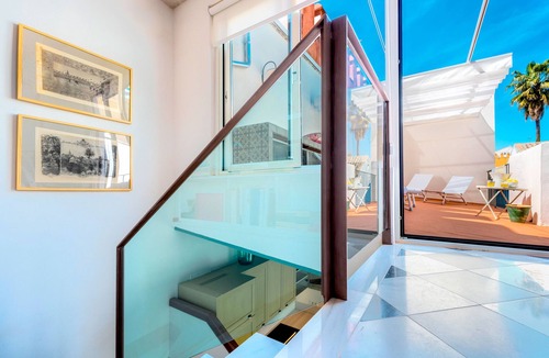 Santa Cruz Apartment | Historical House Overlooking Gardens of Alcazar Palace