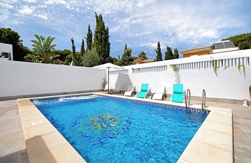 Poblado Sancti Petri House | Holiday Home 'Anna' with Private Pool, Wi-Fi and Air Conditioning