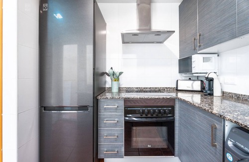 Soneja House | Holiday Home 'Cozy Townhouse In Soneja' with Mountain View, Wi-Fi and Air Conditioning