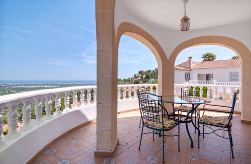 La Font d'en Carros House | Holiday Home 'Chalet Tossal Gros' with Sea View, Wi-Fi and Air Conditioning