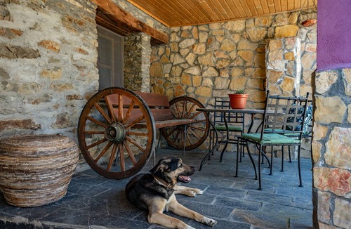 Villacibran House | Holiday Home 'Lago Gabriel' with Mountain View, Private Terrace and Wi-Fi