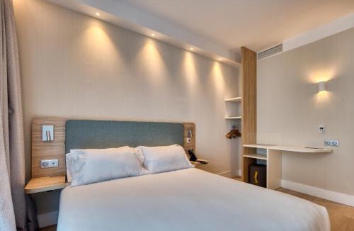 Rejas Hotel | Holiday Inn Express - Madrid - Airport by IHG