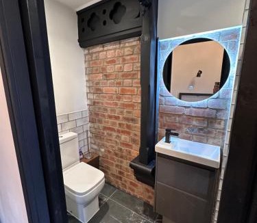 Exeter Apartment | Holy Place 42