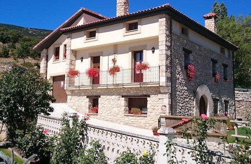 Puente-Arenas House | Homerez - House for 10 ppl. with garden and terrace at Merindad de Valdivielso