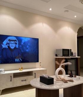 Hera Street Apartment | HomeSuiet