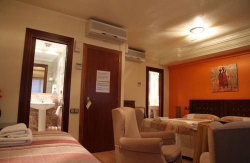 Ermitagana House | Hostal Acella