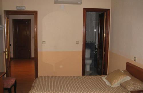 Villarejo de Salvanes House | Hostal Carmelo