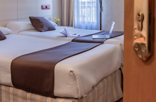 Alpedrete Hostel | Hostal Rural El Caño by Viverestays
