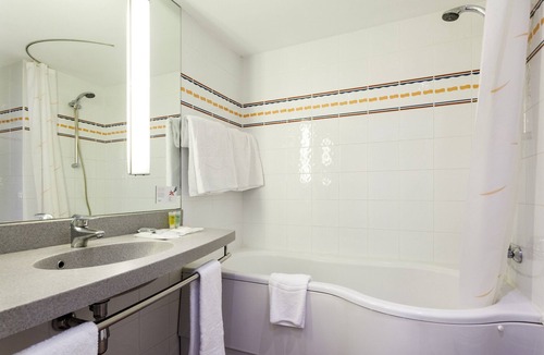 Benicalap Hotel | Hotel ILUNION Valencia 4