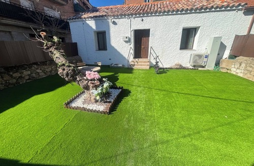 Manzanares el Real Cottage | Hotel Postiguillo
