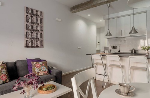 Cuatro Caminos Apartment | Housing Nuevos Ministerios I by Sharing Co
