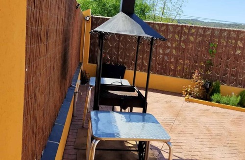San Martin de Valdeiglesias House | Ideal for family and friends near the reservoir of San Juan, barbecue, terrace, etc.