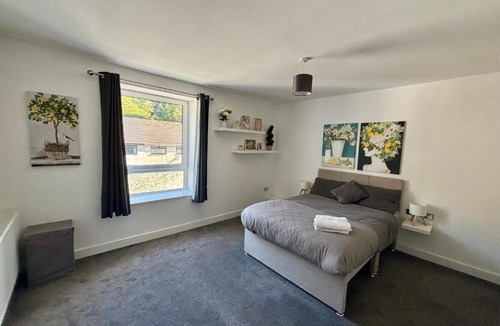 Shawforth House | Immaculate whole house Sleeps 4