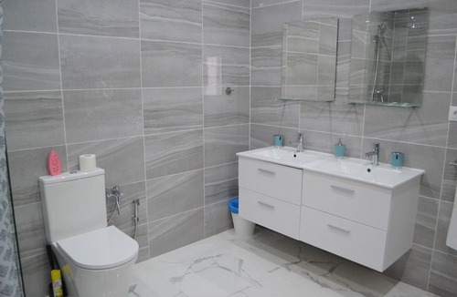 Alicante Hotel | Impressive 1 Bed Apartment with a Stunning Bathroom and Terrace Cb4ev