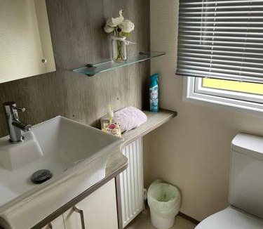 Tewitfield House | lake view staycations