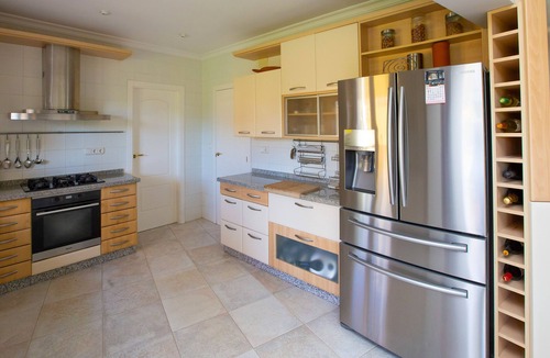 Empedrola Villa | Lg Luxury 5 Bed Private Villa w/Lawned Garden & Pool w/Sea-Mountain Views