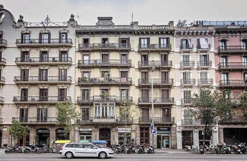 Sant Antoni Apartment | Live Like a Local in Central Barcelona – 3BR Apartment with Balconies