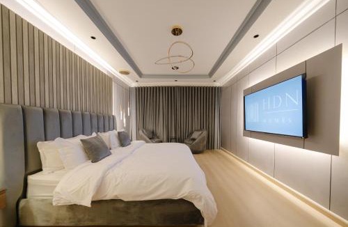 Al Hamra Apartment | Luxuries Apt,Self-Entry,65 4K TV Smart A4