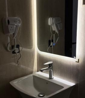 Dammam Apartment | Luxury 1BR Suite Walk to Café&Supermarket