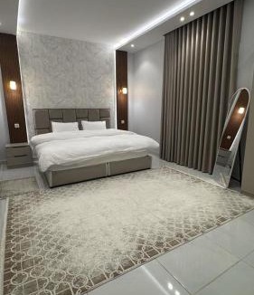 Hera Street Apartment | Luxury apartment, 3 bedrooms, living room, kitchen