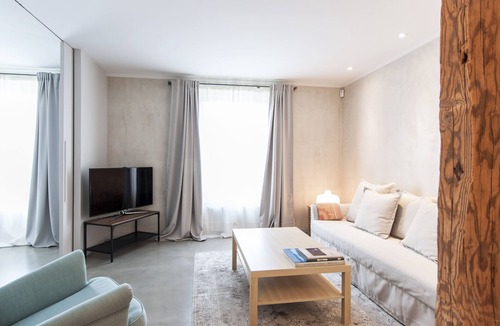 Palos de la Frontera Apartment | Luxury & exclusive apartment Reina Sofia in Atocha Madrid center