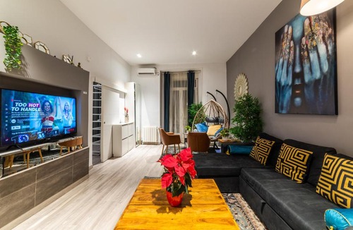 Embajadores Apartment | Luxury Suite - Prime Location