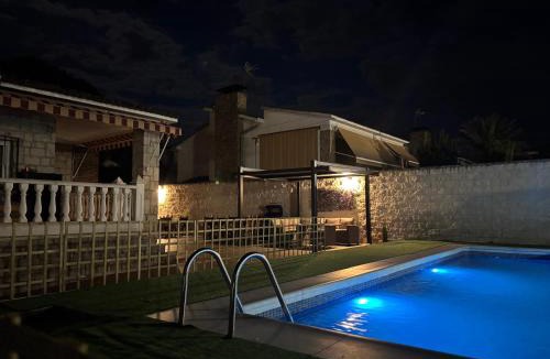 Aldea del Fresno Ski Chalet | Magnífico chalet con piscina privada y vistas impresionantes