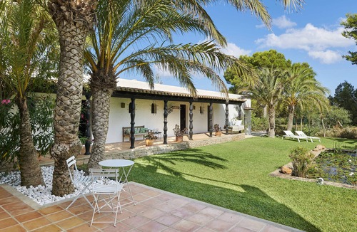 San Antonio Bay Villa | Magnificent large charming villa near the beach