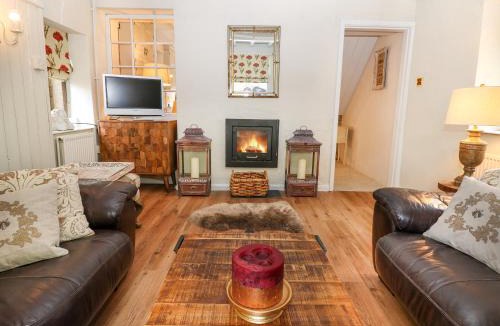 Castleton House | Mill Leat