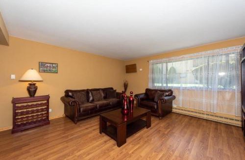 O'Hare Apartment | Mins from O'Hare Safe Location Private Parking